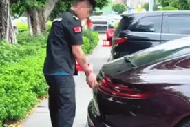 小伙体验生活当保安，开130万保时捷上下班，女业主：我都想嫁了图片