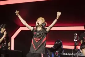 LOL：从刺客型中单转为团队型中单，他到底是混子还是C位担当？图片