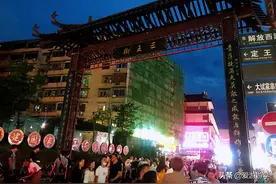 长沙三王街、坡子街、火宫殿、解放西、黄兴步行街的俊男美女图片