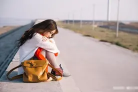 为什么外婆带大的孩子，长大后反而跟奶奶亲？5位家长说了大实话图片