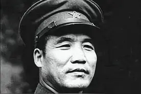 此人是贺龙的诸葛，刘伯承的智囊，建国后授上将，当了副总参谋长图片