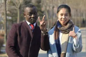 高校城市，吸引大量黑人留学生，他们一边上学一边想拿中国绿卡图片