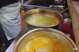 街边摆摊卖特制黄金卷，用鱼子酱做馅料，奢侈豪华图片