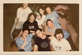王菲穿嫣然新衣带李嫣拜年　男友谢霆锋没影？图片