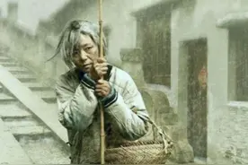 祥林嫂的悲剧眼看就要重演，幸好鲁迅出手相助，不过女主名叫阿花图片