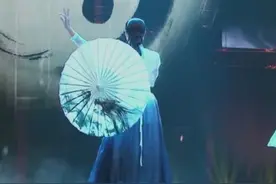 《街舞3》惊现《陈情令》蓝忘机同款伞！王一博一句话令粉丝心疼图片