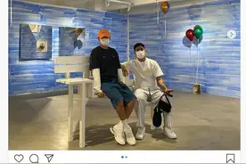 韩星刘亚仁在社交平台晒出和男友的合影，并发文“祝你生日快乐”图片