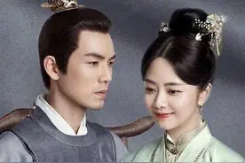 谭松韵庭审后现身，妆容精致心事重重，钟汉良小心翼翼不敢靠近图片