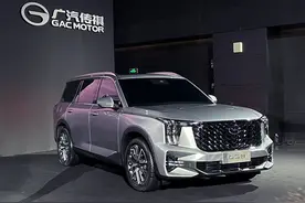 新款传祺GS8实车正式亮相，外观很霸气，两种前脸，搭载2.0T动力图片