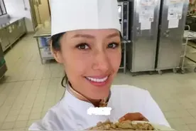 44岁长腿女星转行成蓝带厨师，曾是男神收割机，获周星驰赏识扶持图片
