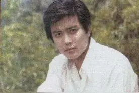 八十年代影星卢君与陈肖依，经历了失败的婚姻，现在都是孤身一人图片