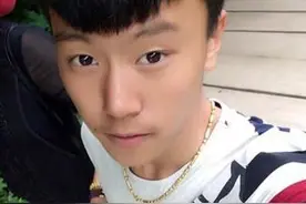 6年前他与农村丫头互换生活30天，6年后替生病去世的丫头尽孝图片