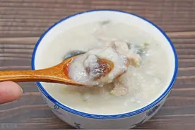 一家4口食物中毒！皮蛋最好别给孩子吃图片