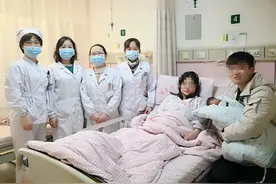 孕妇产检时突发胎儿宫内窘迫，南京市第一医院医护19分钟极速抢救，母女平安图片
