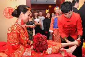 中国百亿上市公司老总招上门女婿，提6个要求，20名猎头找了5年！图片