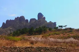 承德人都知道的鸡冠山，原来叫五指山，元朝的时候就已经香火鼎盛图片