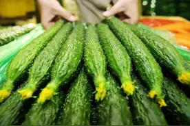 买黄瓜时，碰到“带花黄瓜”记得别买，这可不是“新鲜”的标志图片