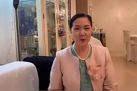 “驯化”洋老公，雇佣50多个保姆，住豪宅戴珍珠的沈丹萍有多狠图片