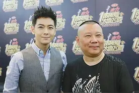 “最嫩奶奶”火了，抱孙子逛街被误认是妈妈，网友：孩子缺爷爷吗图片