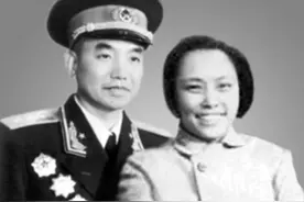 她是最美上将夫人，长征路上草地生孩子，已104岁和丈夫不离不弃图片