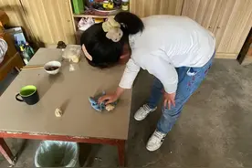 母亲去世父亲另组家庭，11岁少女崩溃大哭：姑姑我想喊你一声妈妈图片