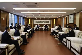 中建八局党委书记、董事长李永明拜会广州市白云区委书记赵军明图片