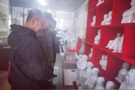 千余件收藏品，40多年的红色记忆图片