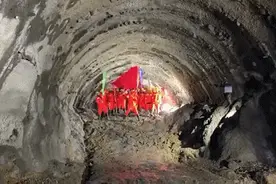 重磅！拉林铁路全线隧道全部贯通图片