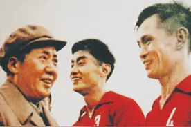 伟人足球情结：毛泽东踢门将，陈毅踢中锋，贺龙打造亚洲足球劲旅图片