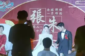 千万粉网红办豪华中式婚礼！豪车云集场面壮观，新娘被指撞脸吉娜图片