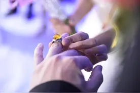 说好的家境殷实呢？杭州入赘女婿婚后憋屈了：媳妇加她父母都没我挣的多图片