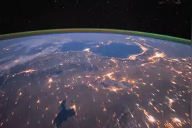 炫酷！这是从太空看到的地球，其中可以看见中国的领土视频封面