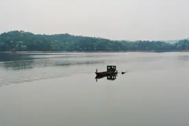 我县开展清船行动 护航流域生态图片