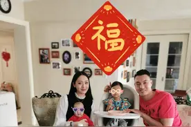 翟晓川心情不错！一家四口不忘给球迷拜年，请国外专家治伤图片