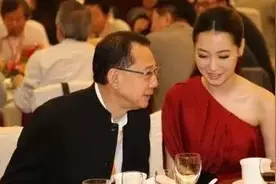 政法大学校花的“英皇历险记”图片