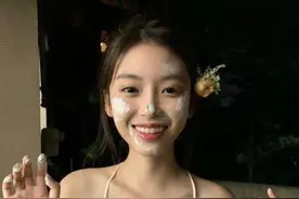 00后少女COS苗族美人，纯欲风比半藏森林还撩，网友大呼原地出道图片