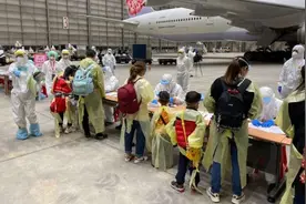 231名滞鄂台胞20日晚从上海搭乘华航班机返台图片