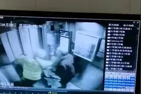 揪心！7旬老人进电梯突然被门夹住拖行，当场身亡图片