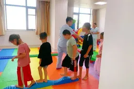 自闭症儿童治疗师：一直不说话的患儿第一次学会说“我”，我顿时充满成就感图片