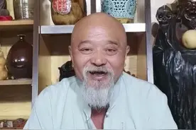 他是国家一级演员，40岁成老年专业户，一天两包烟顿顿不离酒图片