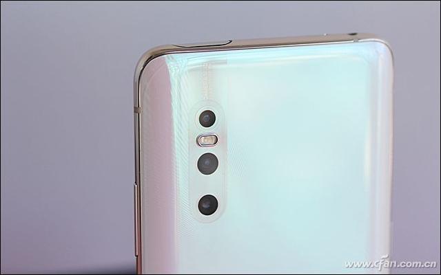 感受升降镜头和零界视野的冲击！vivo X27评测体验