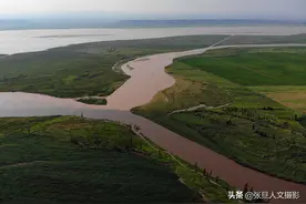 航拍汾河入黄河的交汇处 感受大自然的壮观和魅力图片