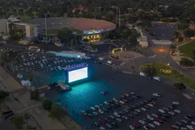 疫情下好莱坞招式全退却，我们却都在Netflix的迷因世界图片