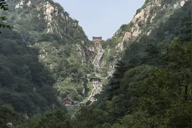 从一张图你会发现为什么“登泰山而小天下”图片