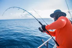 海竿钓鱼，要配用哪种钓线，才能发挥出海钓的优势？图片