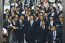 中国第一美女保镖,身手不输男人,曾保卫十三国领导,今成亿万富豪图片