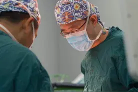 小病“拖”成大病！男孩得阑尾炎，忍着腹痛差点危及性命图片