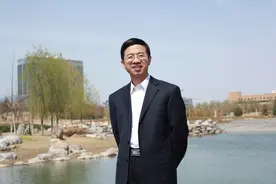 李彦宏、陈天桥想挣的钱，让他挣到了图片