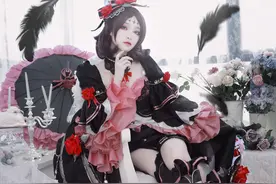 王者荣耀cos:露娜变身暗黑少女，黑丝尽显她修长美腿图片