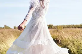 女人夏天穿打底裤不是为了“安全”，真正的原因是这些，太细节了图片